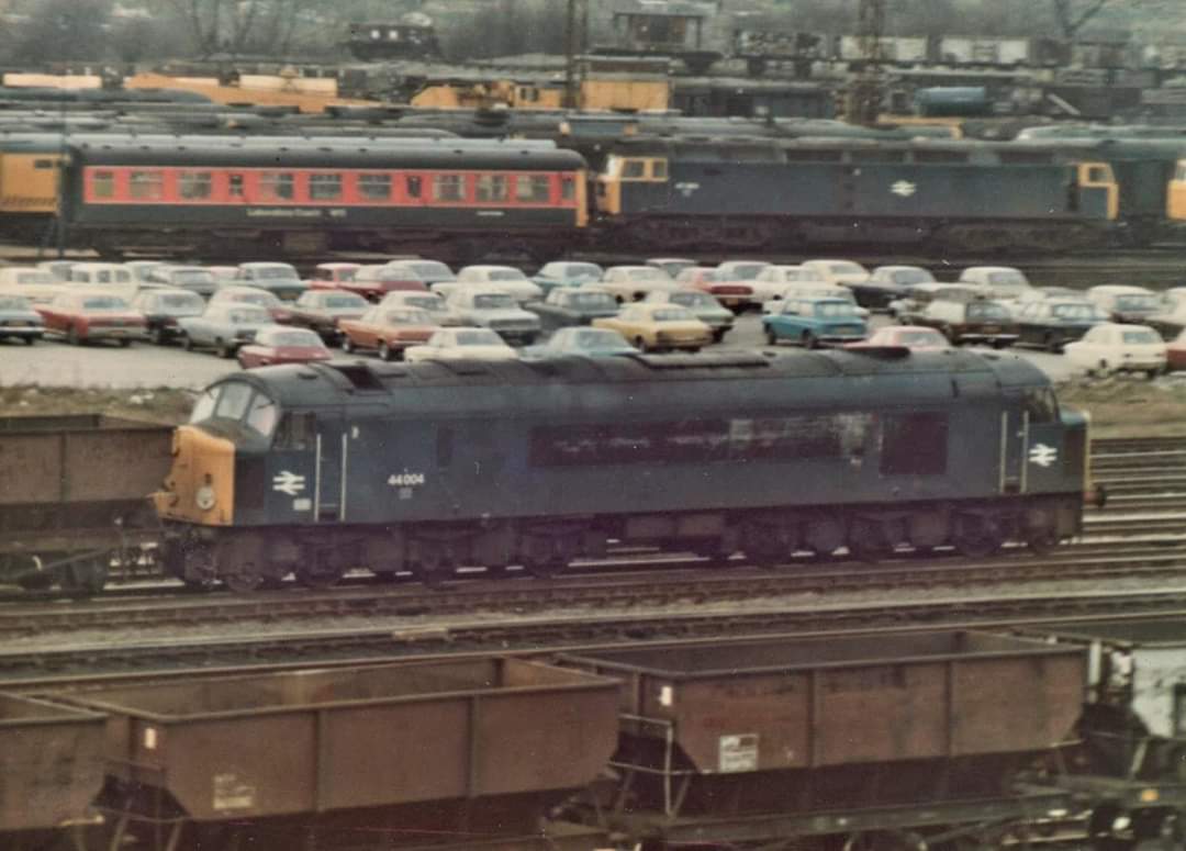 SimonRecord1's tweet image. 44004 heads North through Toton Feb 1980. #class44