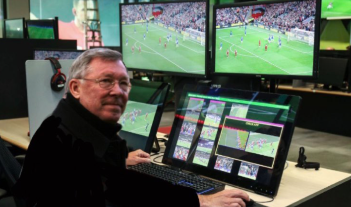 thattonypeters's tweet photo. Who's this bloke on VAR duty? #CRYMUN @FYPFanzine https://t.co/HFhFWjQiUV