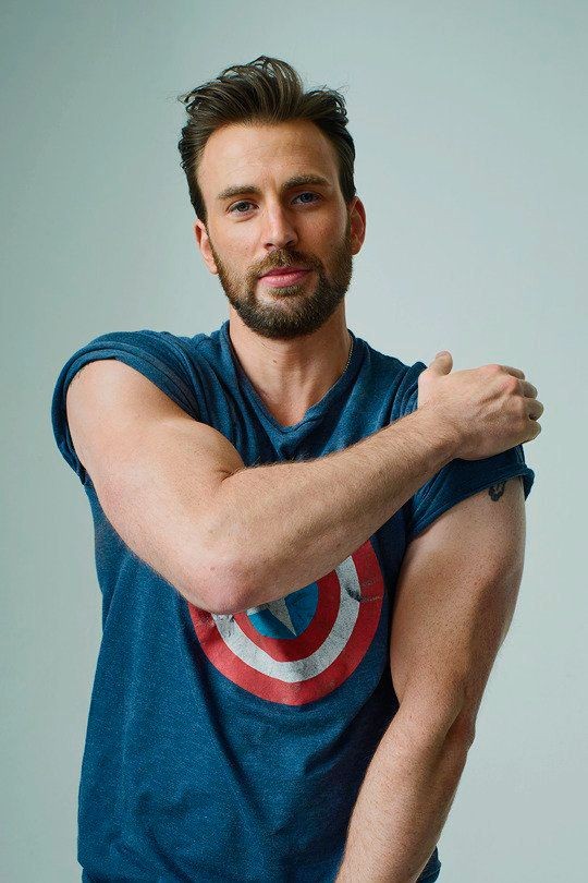 Cinemex's tweet photo. Estos dos superhéroes alborotaron las redes ¿quién te impresionó más? 😍

🔄 Henry Cavill
❤️ Chris Evans https://t.co/8bFf8cynQA
