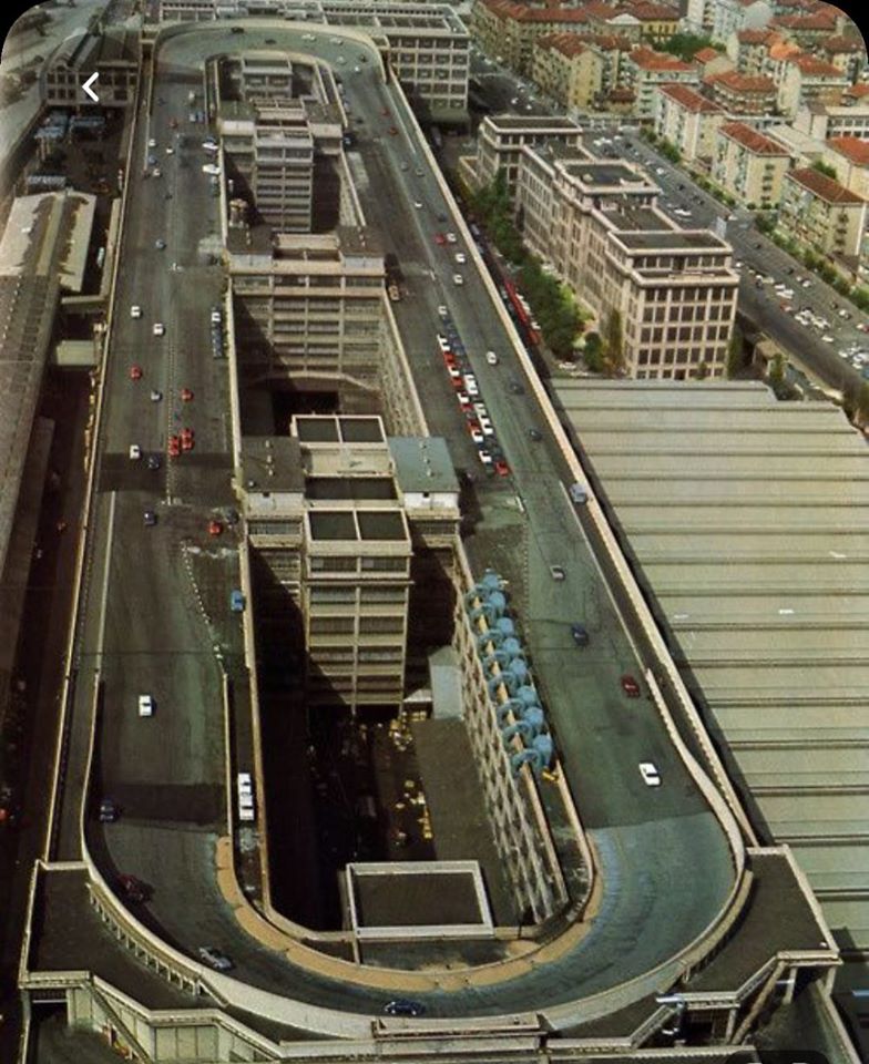 BMW_Borger's tweet photo. The Roof Top Fiat Test Track At The Fiat Assembly Plant in Torino, Italia ... #CheBella 😎 https://t.co/vzx24K7G6R