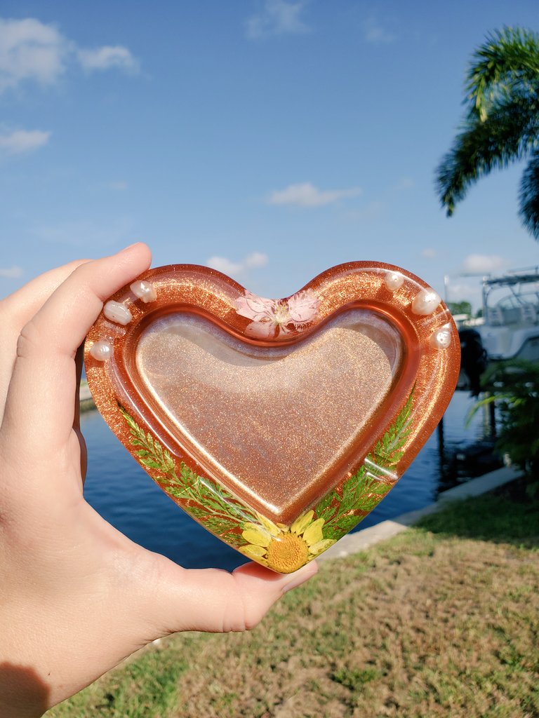 funkywallfl0wer's tweet photo. Copper heart ashtray🌻🌸🤎

#ashtray #resinart #copper #love #pearls #flowers #aesthetic #girly #stonerbabe #smoke #legalizeit #trippy #hippie #psychedlic #holographic #iridescent #art #femaleartist #resin #epoxy #Sparkle #happiness #SupportSmallBusinesses https://t.co/pVUvFSLoOl
