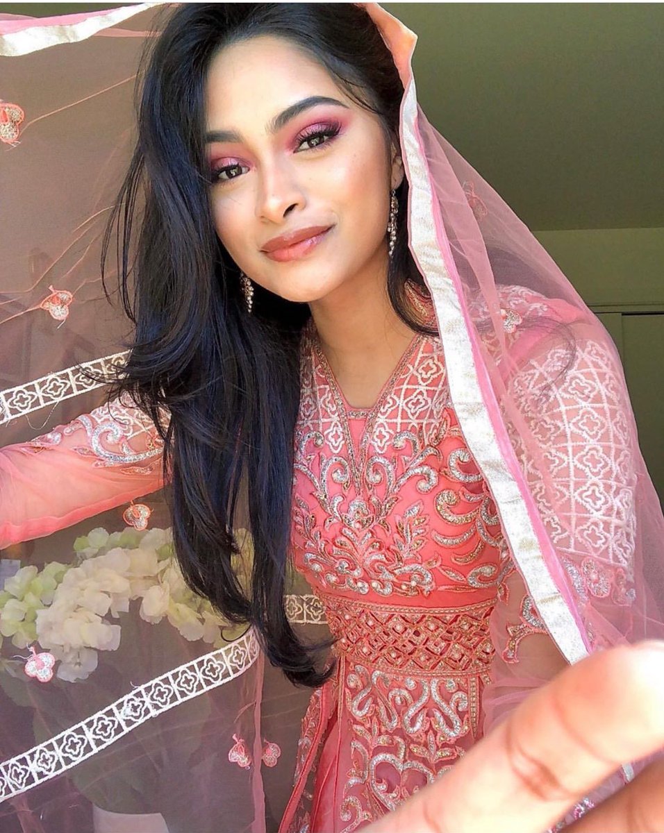 desifinesse's tweet photo. Rockin My Desi Dress🙌🏼 https://t.co/yQyP6s0HOn