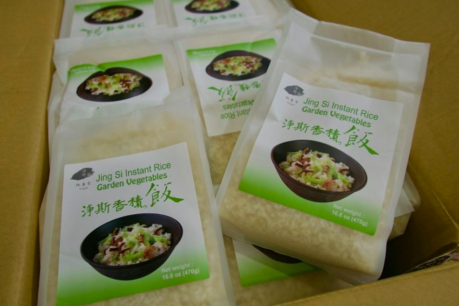 TzuChiUSA's tweet photo. This month, #TzuChiNorthwest received a shipment from #MasterChengYen in Taiwan 🇹🇼. It was 760 boxes of #JingSi instant rice 🍚 &amp; noodles 🍜  to keep hungry individuals and families fed through the pandemic! Learn all about where it went &amp; how to help: https://t.co/1WqL0J1T5Y https://t.co/vwQYtHzVn7