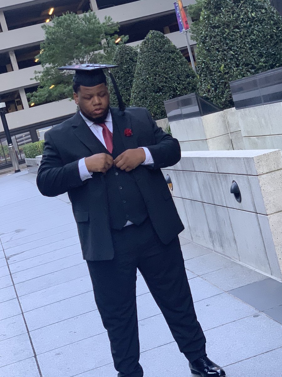 clothedon's tweet photo. Here is a preview of my grad photos. #LU20 #COMMMajor @LamarCommDept #Blessed https://t.co/A57NTnuybA