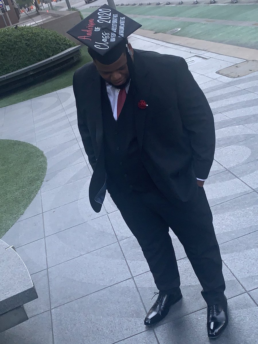 clothedon's tweet photo. Here is a preview of my grad photos. #LU20 #COMMMajor @LamarCommDept #Blessed https://t.co/A57NTnuybA