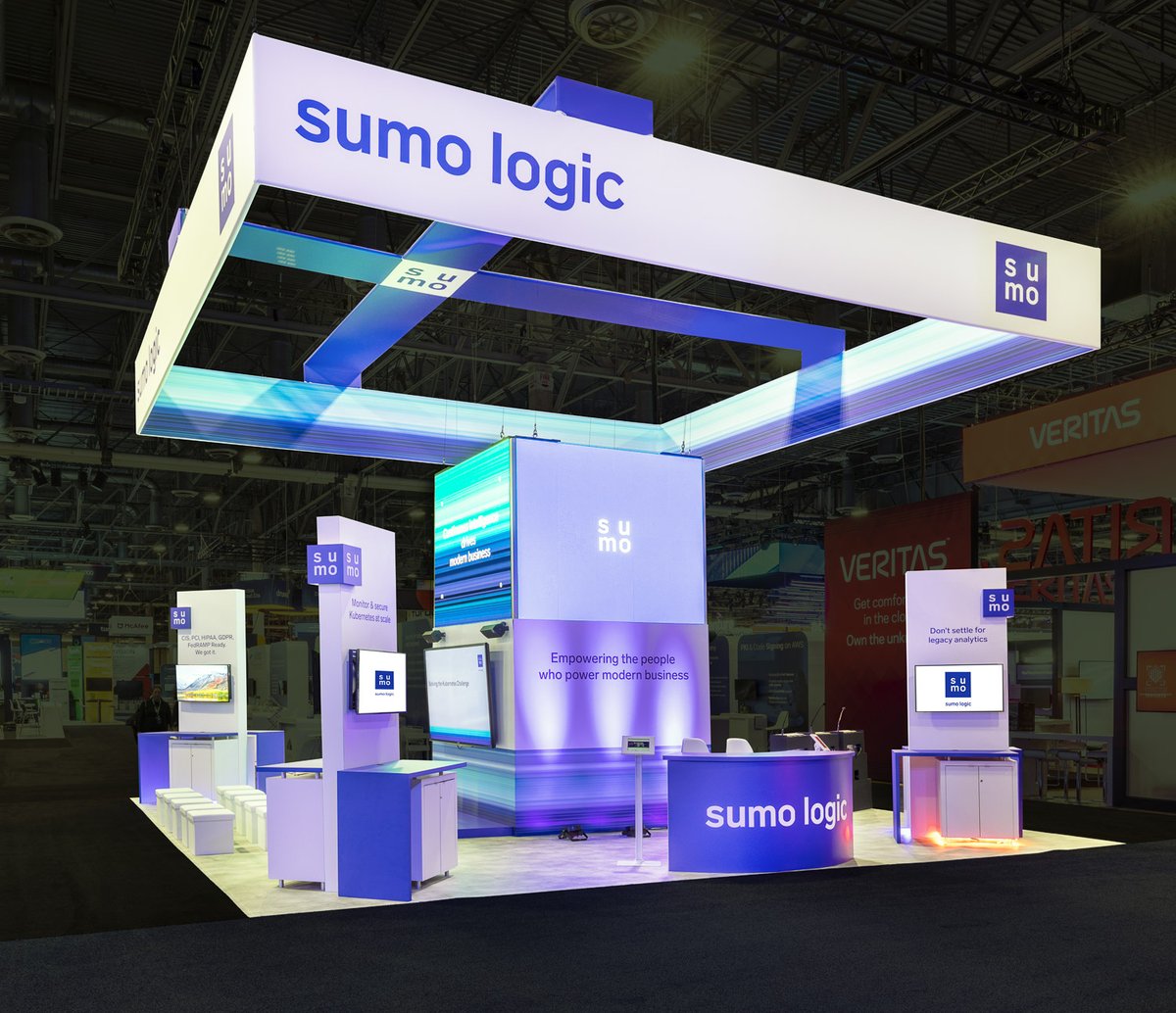 ProExhibits's tweet photo. #ThrowbackThursday to live events! This was @SumoLogic at #AWS... We love the clean, open lines and the messaging on the #LEDtiles! #builtbyProExhibits #tradeshows #tbt https://t.co/RUBAwKjKnV