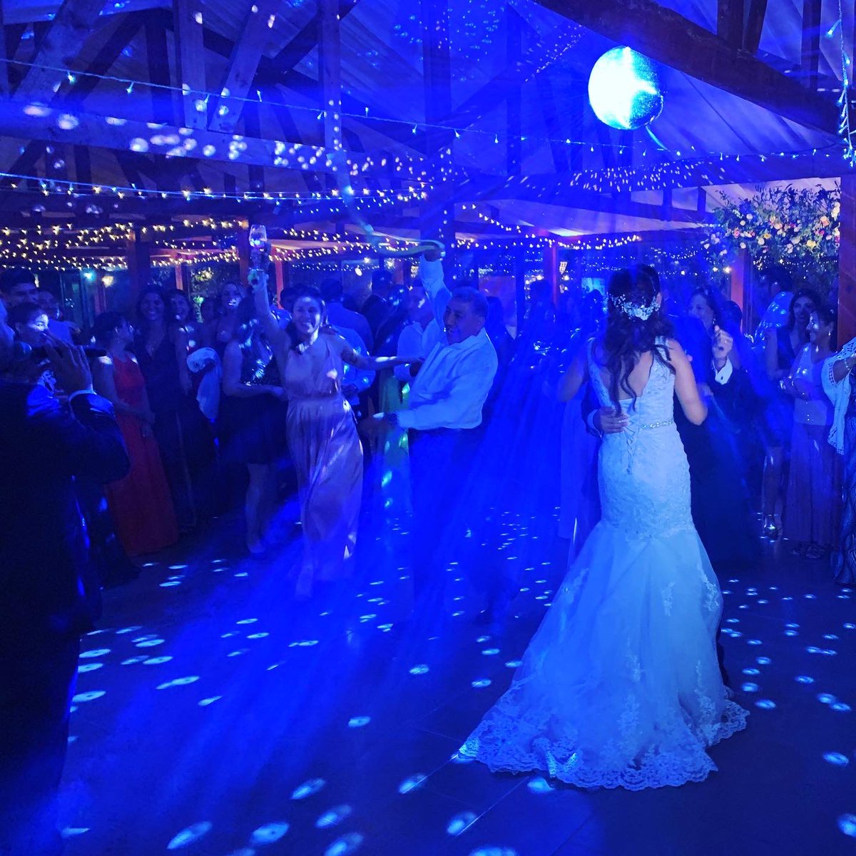 leyva_perez's tweet photo. Estos momentos volverán #eventosdamaris #noviosynoviasdechile #matrimonios #bodas #bodascampestres https://t.co/qf3UbM169l