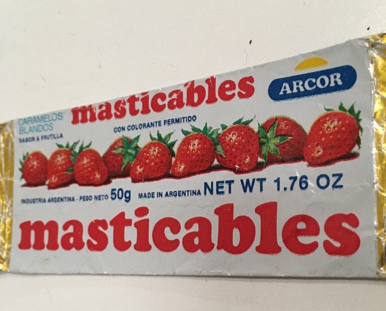 retropedia_ar's tweet photo. #Arcor también vendía sus #Masticables en paquete.

Eran cuadrados alargados y los gustos eran Frutilla, Banana, Naranja y Anana (si alguien recuerda otro comparta)

Acá el paquete de frutilla y el envoltorio de cada caramelo

#RetropediaAr #Golosinas #Caramelos #80s #90s https://t.co/exFpkmbDnZ