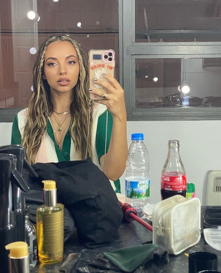 Day 16. Jade is me trying to find a nice place to take a selfie in my house (?   #JadeThirlwall  #LittleMix  #LMTV  #HOLIDAYISCOMING  #HolidaySoon  #Holiday  #LITTLEMIXISCOMING  #littlemixnewsingle