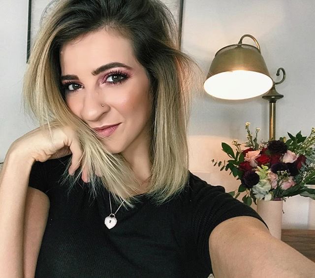 kayogracer's tweet photo. my bestie looks so good here love u @gabbiehanna https://t.co/XbWNiWRPRF