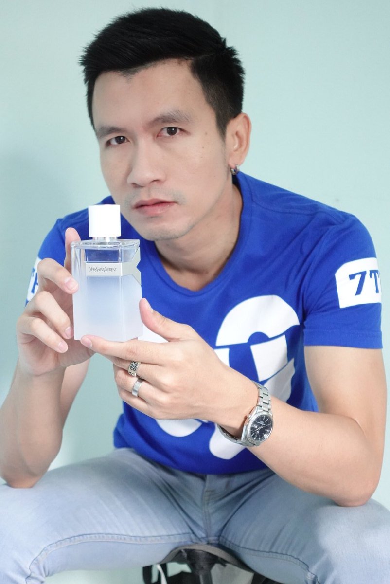 lalaiphan8's tweet photo. SOTD : YSL Y Eau Fraiche 💙 17.07.2020

ศุกร์สดใส..ไปกับ Y โอเฟรชชช 💦💙 ให้ความหอมสดชื่นแกมหวานระเรื่อๆ หอมแบบหล่อใสๆขยี้ใจสาวๆ หนุ่ม Y เค้าจะหอมล้ำ...หำละมุนนะจ๊ะ 🤗

#yslbeautyth 
#YEAUFRAICHE 
#YSL
#เปเป้ละลายพันธุ์รีวิวน้ำหอม https://t.co/t1FRloHNYz