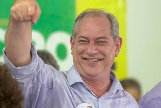 antonionetopdt's tweet photo. Eu tô emocionado com essa turma boa ✊🏻🇧🇷🌹
Mostramos mais uma vez que jamais vamos tolerar que o ódio tente se impor. @cirogomes tem uma turma boa do lado dele. Conte sempre com a nossa turma, meu amigo 🌹
#CiroAmado #GabineteDoOdioPetista https://t.co/8okY4ADE8r