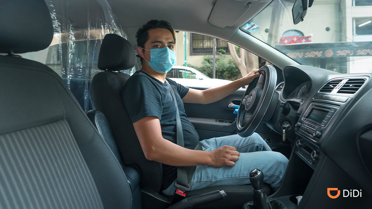 DiDi_Mexico's tweet photo. Por protección, lo llevamos puesto. #DiDiPrevent
Diario validamos que los conductores usen cubrebocas, desinfecten su vehículo y registren una temperatura corporal normal. 😷🤳✅ https://t.co/y76lARrQX2