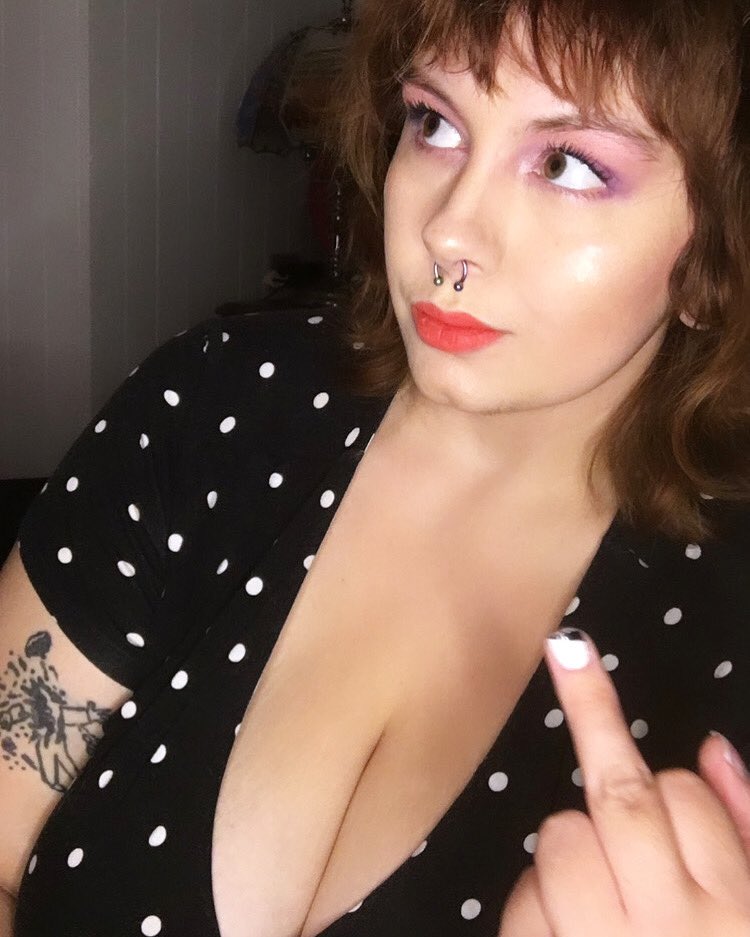 PMeathooks's tweet photo. 😘🖕🏼✨ 
#findom #femdom #chicagodomme #giantess #walletdrain #humanpuphandler #humiliation #goddess #humiliationfetish #walletdrainer #walletdrainers #humanatmswelcome #findommeslave #findommebrat #girlswithtattoos #girlswithpiercings https://t.co/6ygIXZTTuw