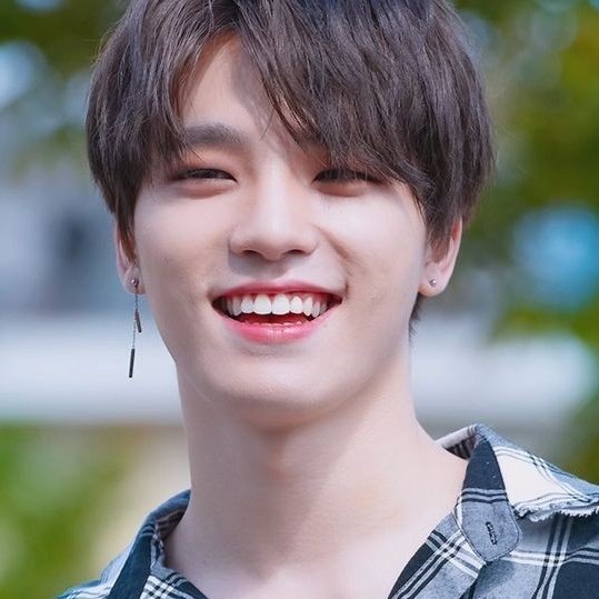 louvletters's tweet photo. 𝗯𝗲𝗲𝗽 𝗯𝗲𝗲𝗽! @borashot, you received a new message! 
⠀⠀⠀⠀⠀ ⠀ ⠀𝗰𝗵𝗮𝗻 loves you 𝘀𝗼 𝗺𝘂𝗰𝗵! ☀️ https://t.co/20o0eNyG9s