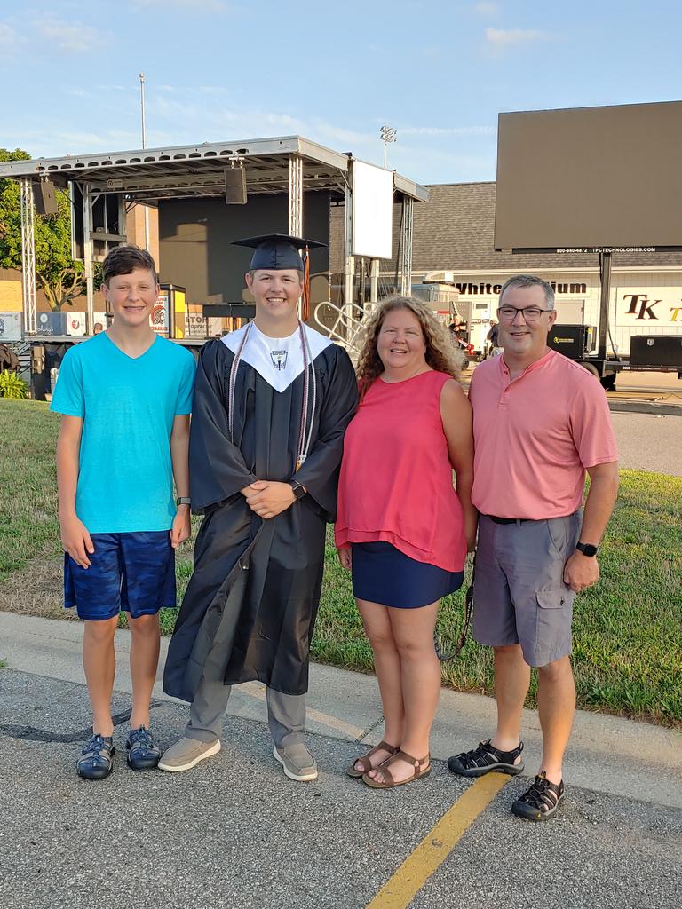 kahamming's tweet photo. Congrats @DawsonDh6927 ! Graduation finally! #tkstrong #Classof2020 @tkschools Great job and best wishes! https://t.co/hQeOQhWY6u