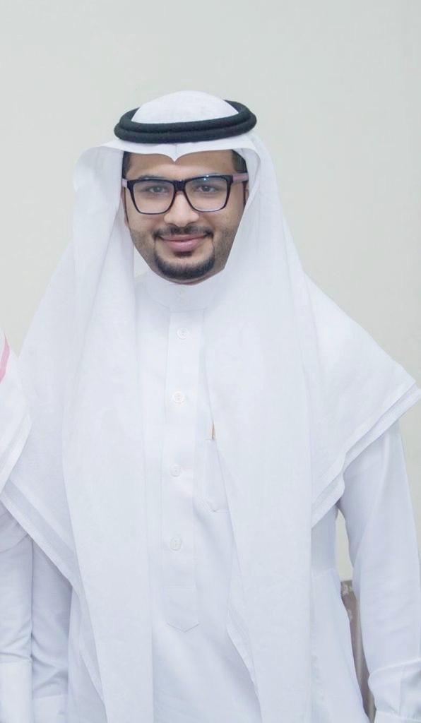 mom10_family's tweet photo. تحتفي عائلة الممتن بحصول ابنها
عبدالحميد مضر عبدالحميد الممتن
على شهادة الماجستير في الجيوفيزياء من جامعة الملك فهد للبترول والمعادن @KFUPM 

آملين له المزيد من التقدم والنجاح

#ملتقى_عائلة_الممتن https://t.co/NqjK0mpjCb