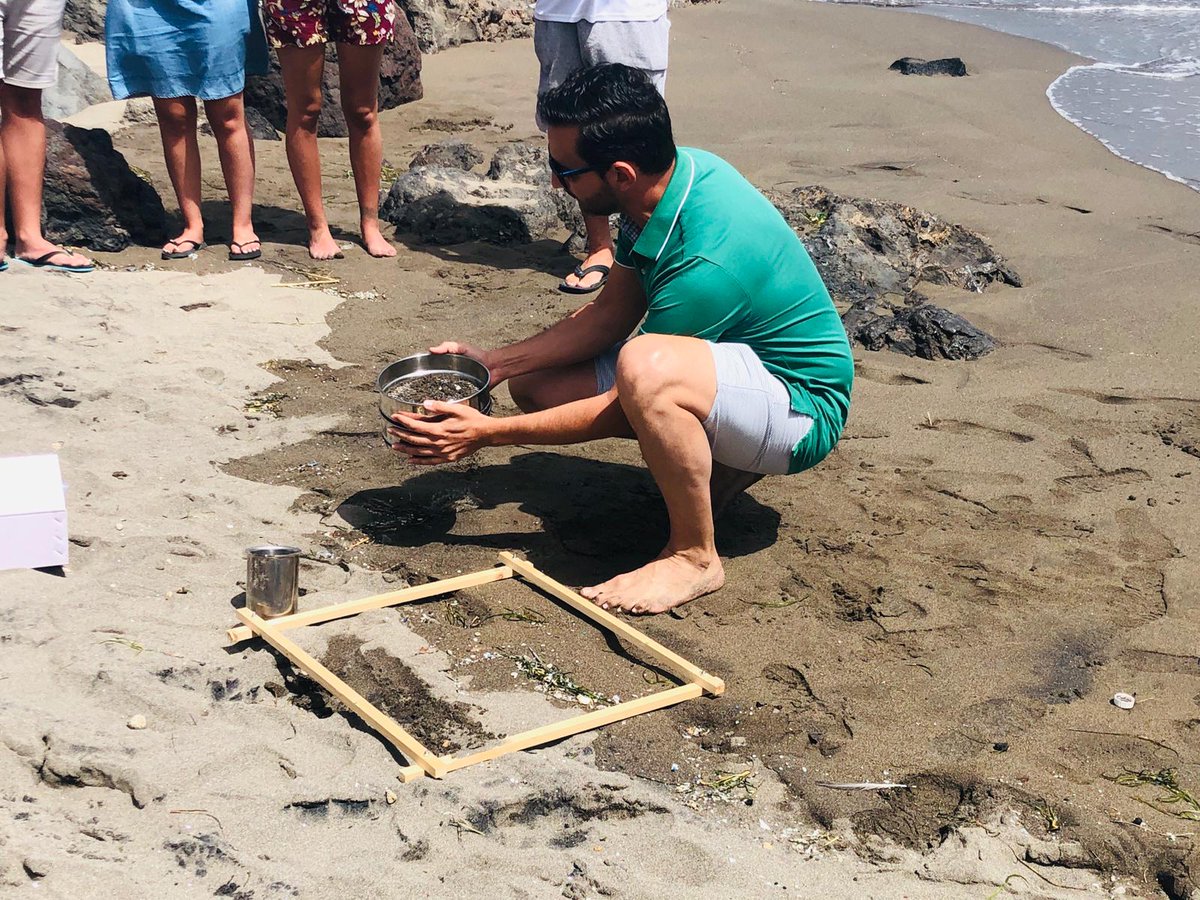 jhdezborges78's tweet photo. Hoy @AchemGroup ha estado de nuevo en Playa Grande (Arico) impartiendo un taller a los próximos voluntarios del proyecto de ciencia ciudadana sobre #microplasticos en colaboración con @Des_Sostenible y @TerramareMed. @IMPLAMAC https://t.co/v8U9iMsuqH