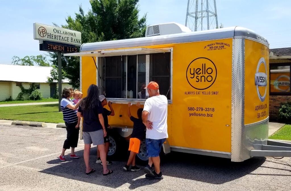We love seeing these customers enjoy their snocones from OHB! Byng &amp; Ada customers can still get their snocones today until 6pm and tomorrow from 12-6pm at Paradise Ice Ada. Be sure to visit the Ada or Byng branch to get your ticket! 😎🌞 #GetToKnowYourCustomersDay