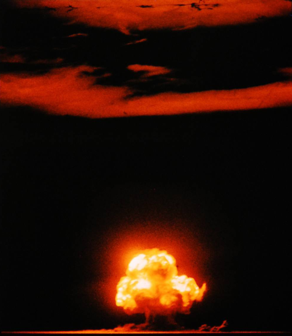 acmishra's tweet image. 75 years ago (07/16/45), the first atomic bomb was tested near Socorro, NM - The Manhattan Project. It used plutonium & had an explosive yield of 22 kilotons of TNT.  After using two similar bombs on Japan, it effectively ended World War II.
(Photos: Wikipedia)
#TrinityTest