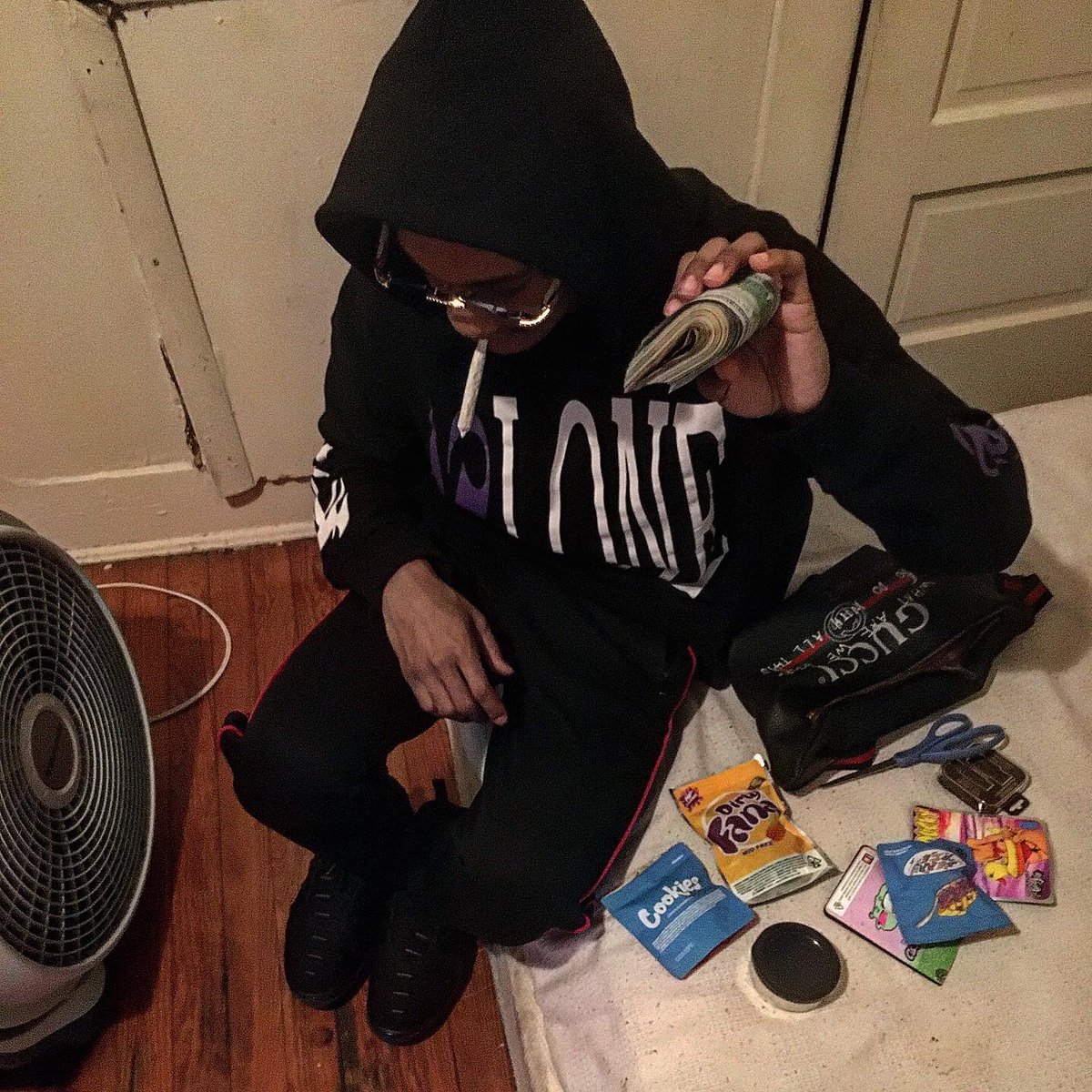 juggrx's tweet photo. TAP IN IF YOU TRYIN MAKE SOME FREEBANDZ💳💯follow me on ig @5ljuggrx we not fuckin around❌🧢 #NewProfilePic https://t.co/rasIDHmCAJ
