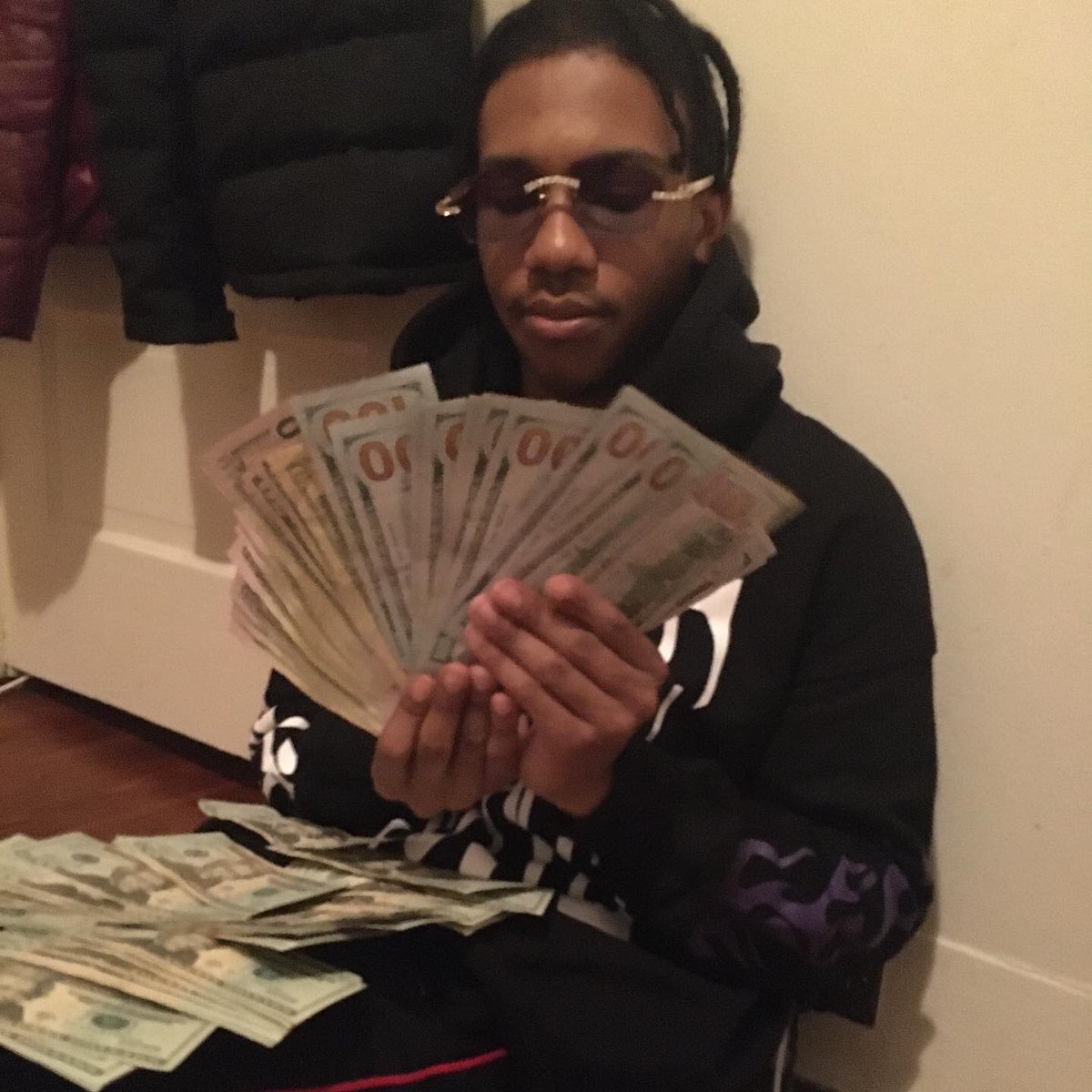 TAP IN IF YOU TRYIN MAKE SOME FREEBANDZ💳💯follow me on ig @5ljuggrx we not fuckin around❌🧢 #NewProfilePic