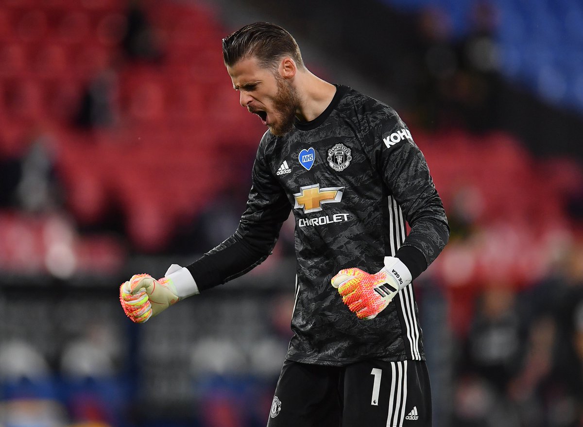 ManUtd's tweet photo. Now then, talk to us about that @D_DeGea performance 👇

#MUFC #CRYMUN https://t.co/fc9RrD7zzr