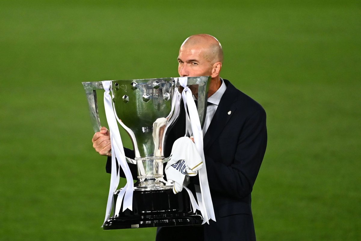 Florentino: "I am very proud to preside over this club with this coach and these players. It was Zidane said that we were going to win every game; fans have to be very proud of this team."