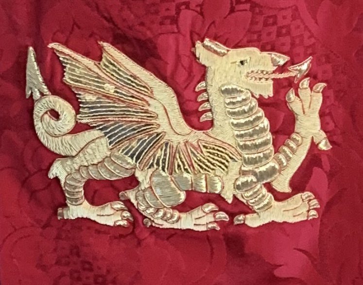 CaraCAitchison's tweet photo. As what should have been @cardiffmet Graduation Week draws to a close I thank everyone  for our week of online celebrations 👏🏼
Like the golden dragon on the Vice-Chancellor’s graduation robe, we will rise with the draig in 2021 for the outstanding #Classof2020 🎓🎉#MetUsCelebrate https://t.co/4pSBhVR3ZP