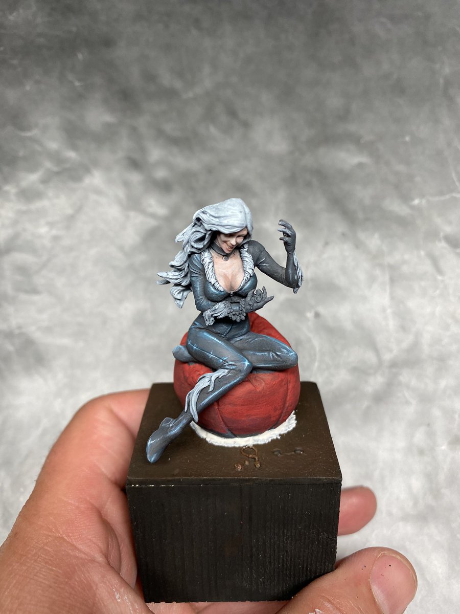 PaintsAndStuff's tweet photo. Time to stop for tonight, so far so good I think. #wip #miniaturepainting #miniatureart #blackcat #marvel #knightmodel https://t.co/o5YXaWlUWu
