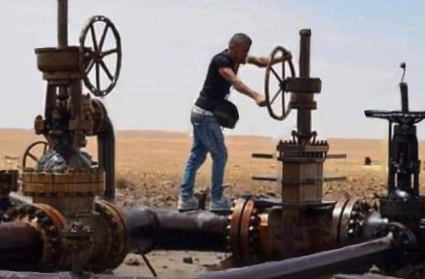 MouradTeyeb's tweet photo. #Tunisia - #Kamour protests (6) 

#Tataouine protesters shut down the valves of the main #oil &amp; gas companies in the Sahara to totally suspend production amid heavy #military presence.

#Remada #Borma #Jobs
#تونس #تطاوين #البرمة #الكامور #رمادة https://t.co/Vuba9Xoqag