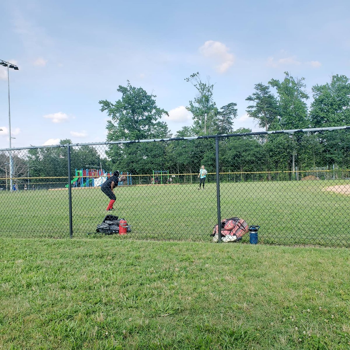 CharlesCtyElite's tweet photo. Gettin it in on a Thursday!
@NazaraMuhammad
#NoQuitAttitude
#SetonSoftball🥎
#CharlesCountyEliteProduct💙💛 https://t.co/TJgjiDMF9V