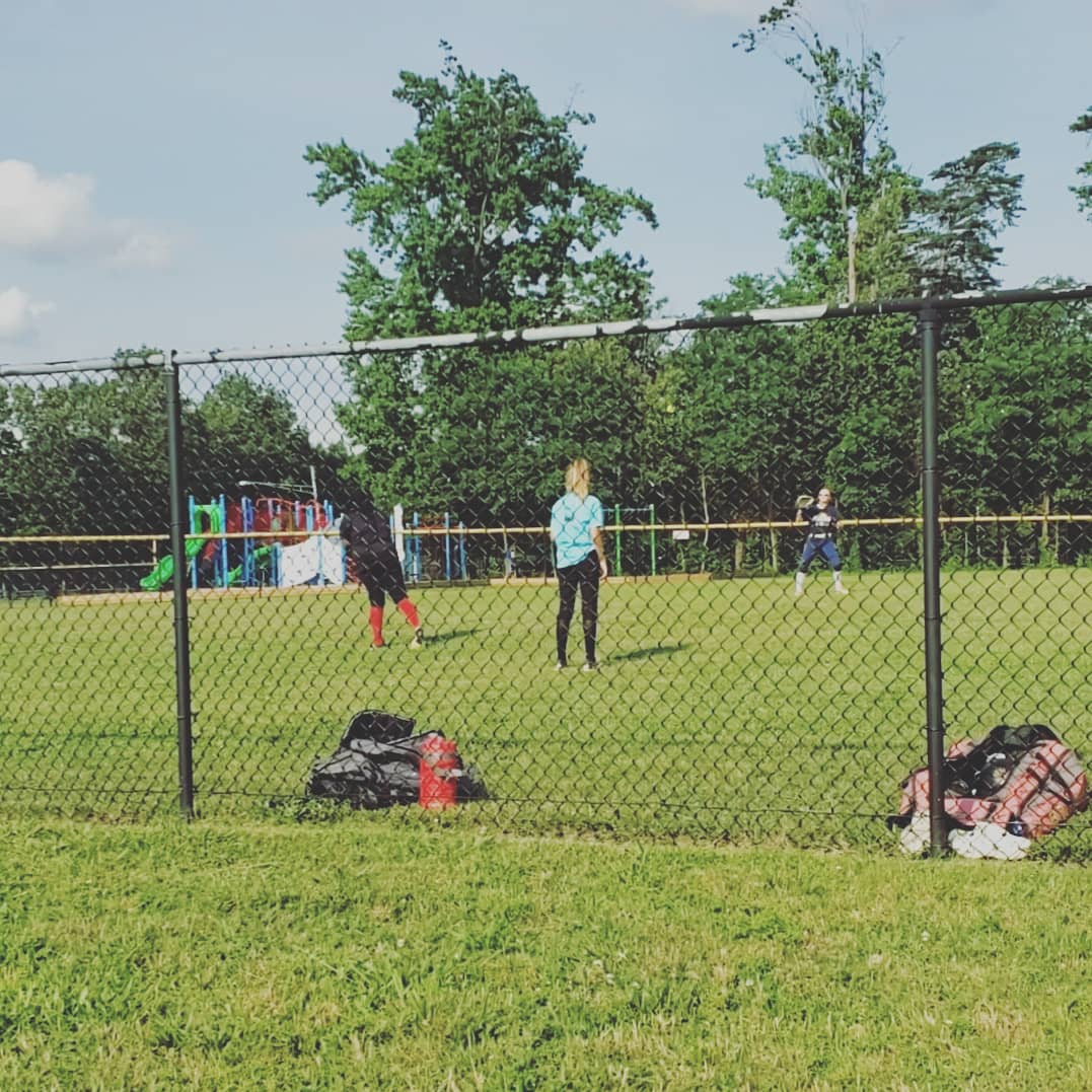 CharlesCtyElite's tweet photo. Gettin it in on a Thursday!
@NazaraMuhammad
#NoQuitAttitude
#SetonSoftball🥎
#CharlesCountyEliteProduct💙💛 https://t.co/TJgjiDMF9V