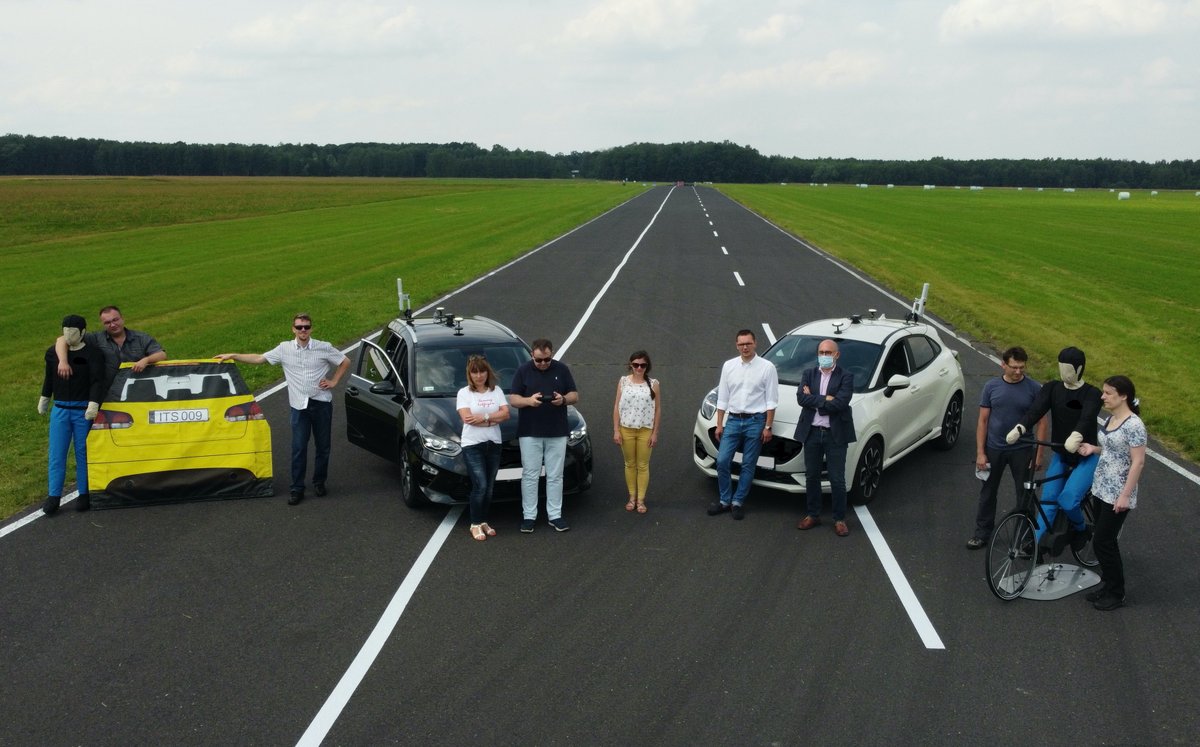 MarcinSlezak's tweet photo. Kolejny, intensywny dzień poligonowych testów z udziałem @MI_GOV_PL i @ITS_waw_pl w ramach projektu #AV_PL_ROAD #GOSPOSTRATEG @NCBR_pl Dużo ciekawych spostrzeżeń odnośnie działania obecnych systemów #ADAS w pojazdach #AV #AutonomousVehicles #CAD https://t.co/3uEsMAvxCB