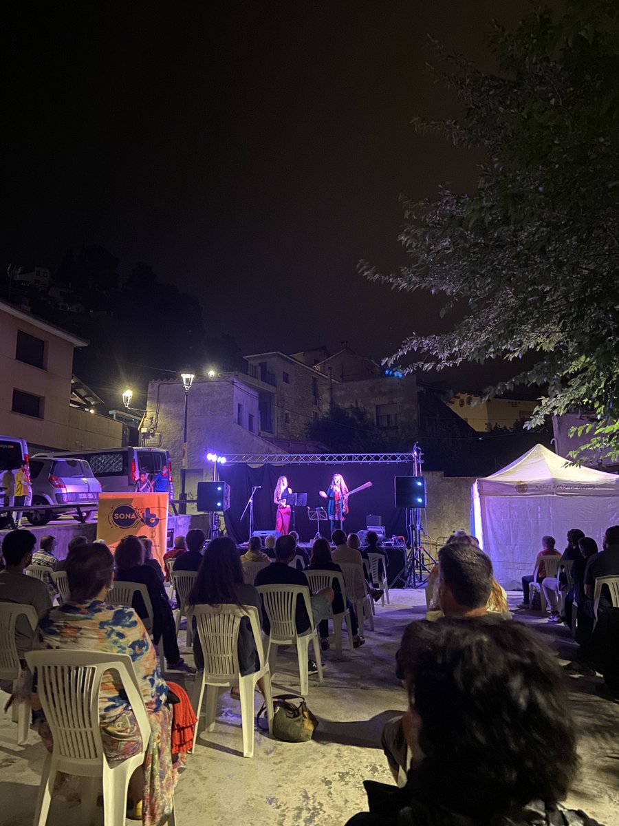 _isaacsv's tweet photo. Un dia més de #SonaB, gràcies @BertranColoma & @JUonStage 🎻🎤
#CulturaBerga #Berga
@roservl @s_sarasi https://t.co/UDM56AFCxp