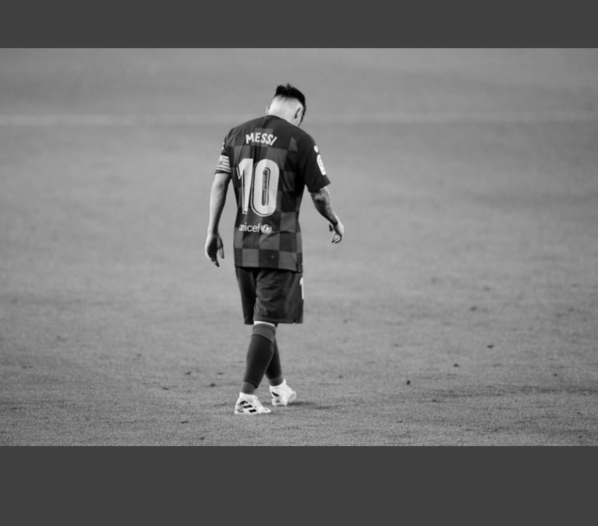 alaooi_2014's tweet photo. ستعود وتدهش العالم بقدمك ستعود وتدعس على رقاب كل من ينتقدونك ويتطاولون عليك فانت العظيم فوق هاماتهم جميعاً عاش ميسي وعاشت برشلونه❤️❤️❤️❤️💙💙💙💙

#ميسي https://t.co/N5JEt2Vz09