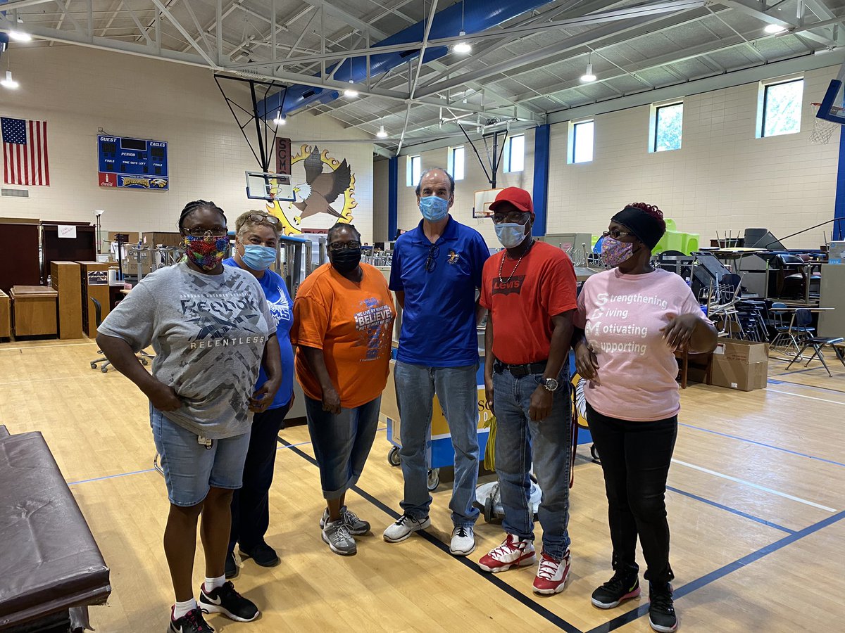 MaryRyan_LCSS's tweet photo. Going to miss this crew. They are the BEST! #BestNest #alwayshelpful #WhateverItTakes @WalthourPeggy @SGTheBestNest @DRDEB_LCSS https://t.co/MB0XaJ0Fwd