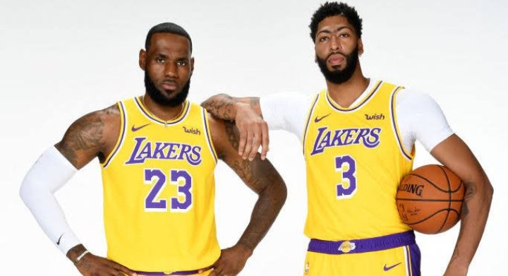 s_butler2015's tweet photo. @MjsGoat I got a feeling this will soon change!😜 That's if the #Lakers play enough games throughout and don't 4-0 or 4-1 their way enroute to another CHAMPIONSHIP!!! #ShowtimeIsBack https://t.co/IV0hR6X32Y