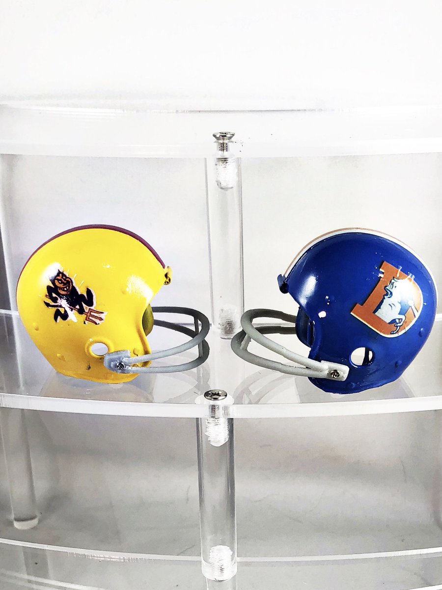 custompocketpr1's tweet image. Check out our new 2-bar helmets at custom-pocket-pro-helmets.com #pocketpro 
#football #nfl