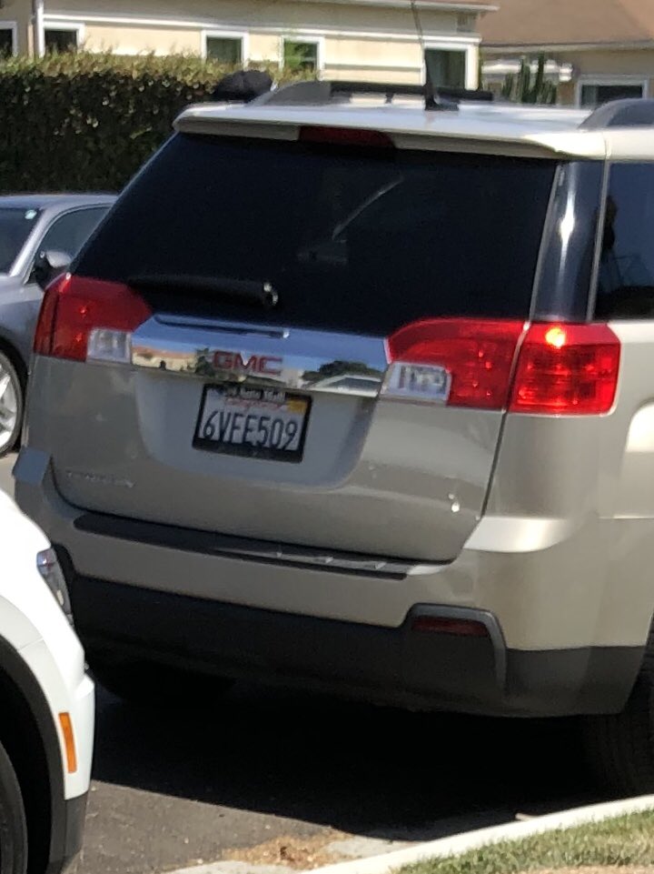 The #whitevanspeakerscam is still going in Los Angeles. Here’s the thief’s license plate. Guy calls himself frank Bukowitz and he’s from Houston.