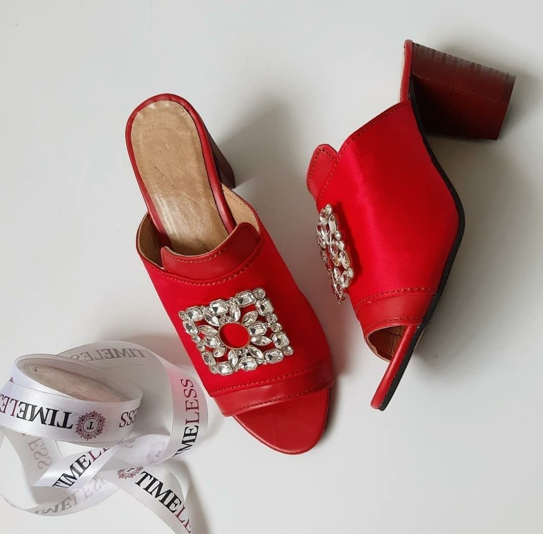 #NIGHTMARKETWITHDAMMYB 

Elegant and chic

Handmade with love 

DM to order

Free delivery nationwide

N15,750
