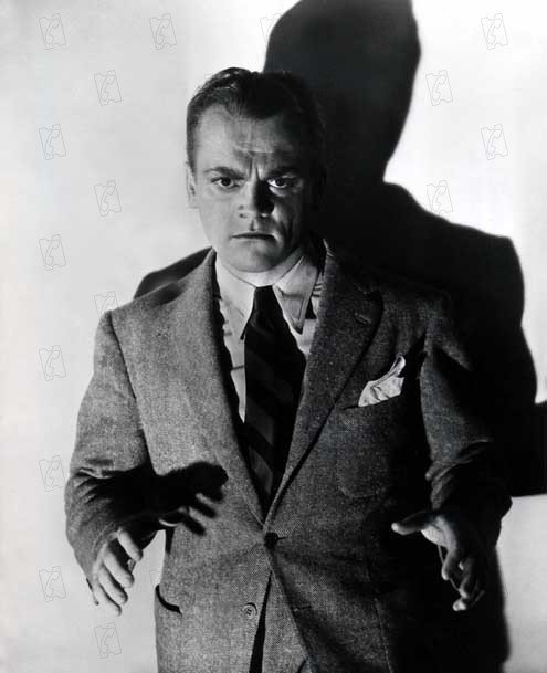 interpretación de Cagney fue memorable.A pesar de la desmesurada crueldad del personaje, el público se sintió rápidamente identificado con el actor. Entre 1930 y 1941, James Cagney interpretó 38 películas para la compañía de los hermanos Warner. Aunque la mayoría se pueden