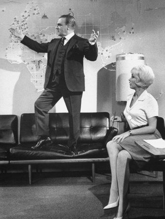 Greene. Su adiós temporal de las pantallas vino tras una interpretación asombrosa en una obra maestra de Billy Wilder, “One, Two, Three” (1961), donde da vida a McNamara, un alto ejecutivo de la Coca-Cola en la Alemania del Este que debe encarar la inesperada boda de la hija de