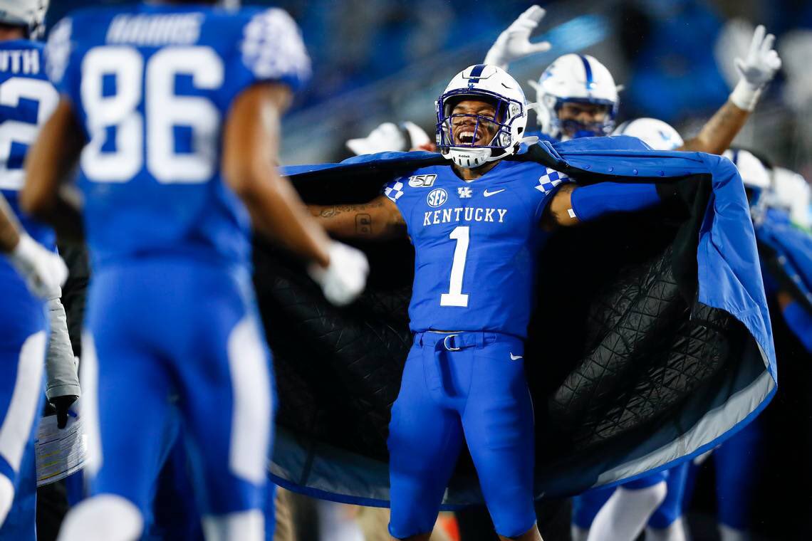 gabegokrazy's tweet photo. Blessed to receive an offer from Kentucky University🤍! @RhodneyDonalds1 @coach__hen @RecruitGeorgia @TCCHSFB @Bigstew9 @ChadSimmons_ https://t.co/1dEThrB3b8