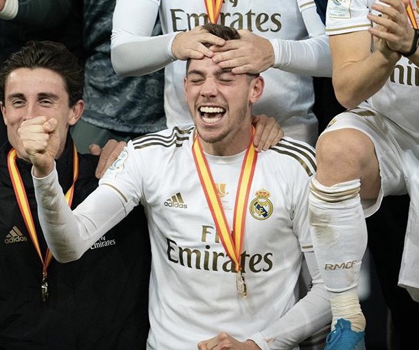 ¡El pajarito volando alto!
Campeón con los dos mejores del siglo XX.
