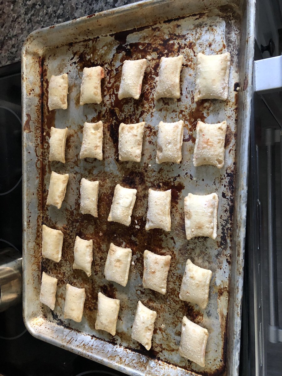 BeauHawkEd's tweet photo. @RobinLConti @MrsBruning @MathDenisNJ #iseemath There had to be a #threeacttask in this and I think one act would involve buying a new baking tray! https://t.co/QeoD73DvEV