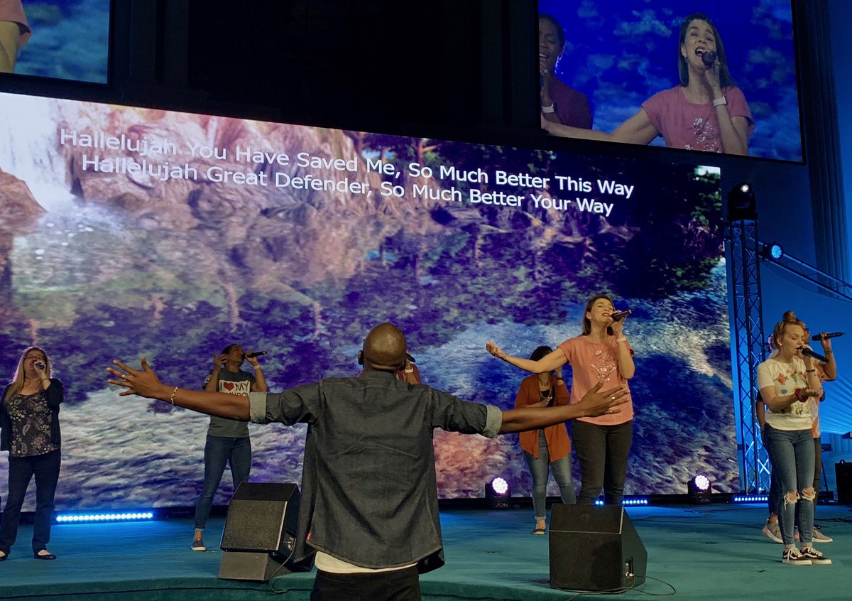 livingwaysa's tweet photo. Great night at #theLC!
Whether in the building or online, faith is surging! First time guests are joining us, powerful worship, loving the series, “Paparazzi” and baptizing people in water!
#Livingway #Halftime #MDWK #Paparazzi #OwnTheVision #Live #Love #Lead https://t.co/GbwKiTRj21