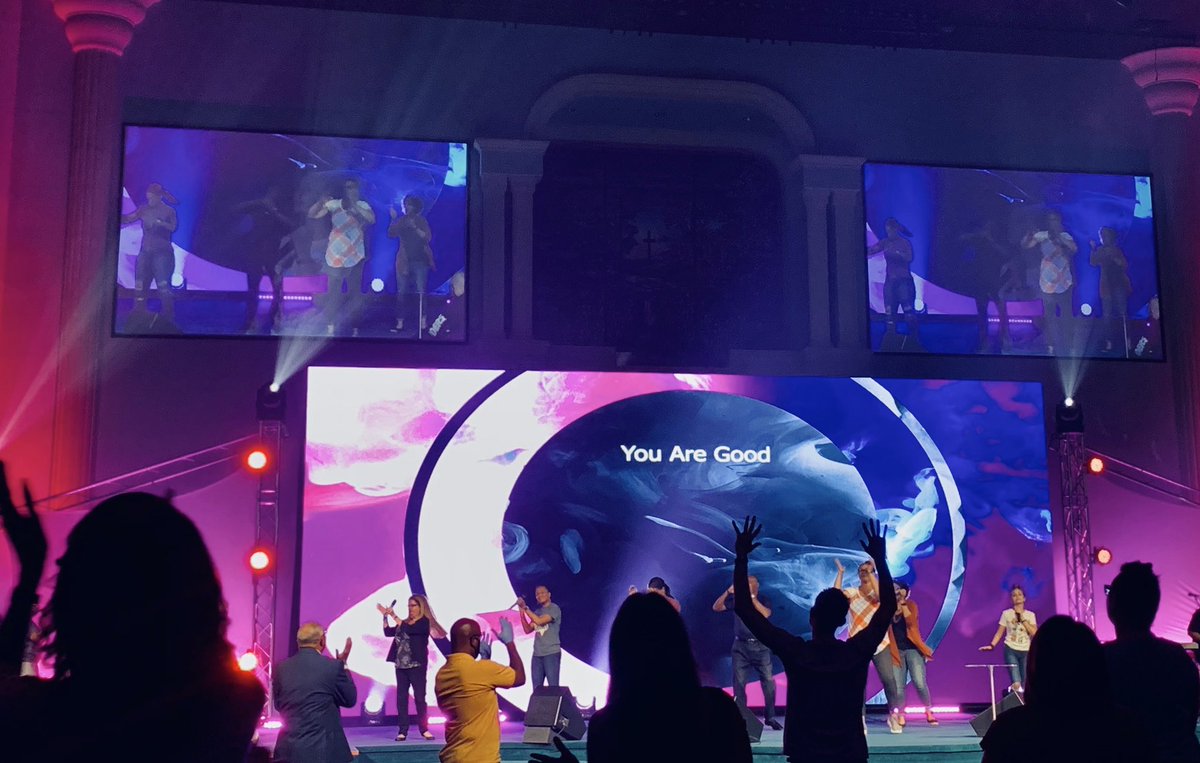 livingwaysa's tweet photo. Great night at #theLC!
Whether in the building or online, faith is surging! First time guests are joining us, powerful worship, loving the series, “Paparazzi” and baptizing people in water!
#Livingway #Halftime #MDWK #Paparazzi #OwnTheVision #Live #Love #Lead https://t.co/GbwKiTRj21