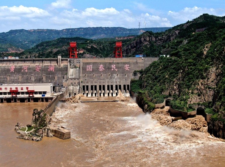  #ThreeGorgesDam  #YangtzeRiver #ChinaFlooding #YellowRiver Sanmenkyo Dam: Henan Province, ChinaDischarging water downstream has started on yellow river.