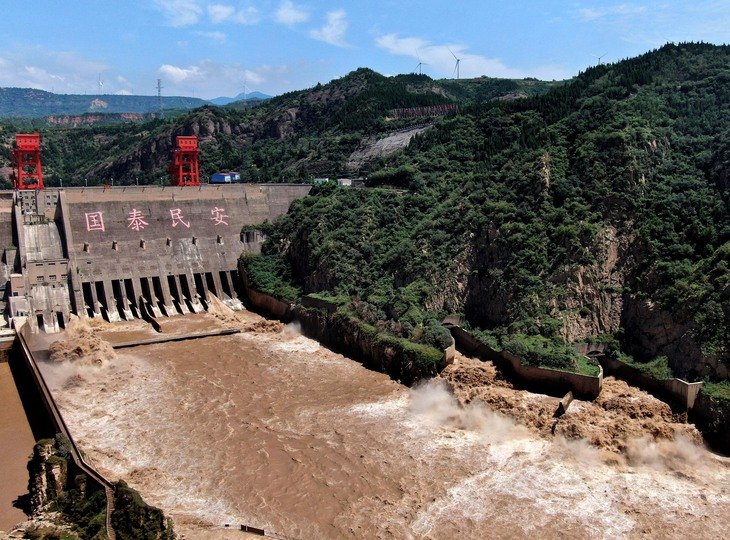  #ThreeGorgesDam  #YangtzeRiver #ChinaFlooding #YellowRiver Sanmenkyo Dam: Henan Province, ChinaDischarging water downstream has started on yellow river.